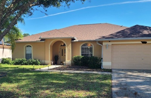 Grand Oaks House | Cheerful 4 Bd 3 Ba Home with Screened Patio & Pool