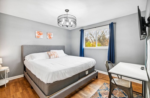 Lansing House | Cheerful 4 Bedroom Lansing Home