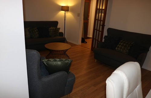 Mapperley House | Cheerful -4 Bedrooms House with Driveway
