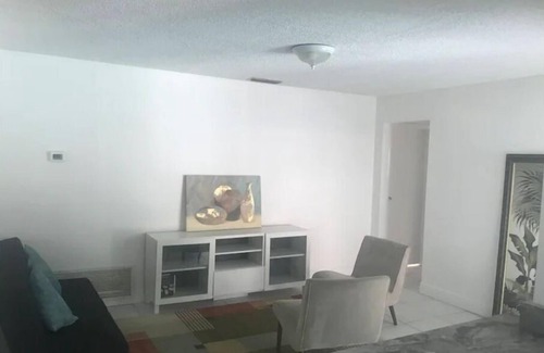 Sunrise House | Cheerful 4bd with pool near Beach Stadium Casino +