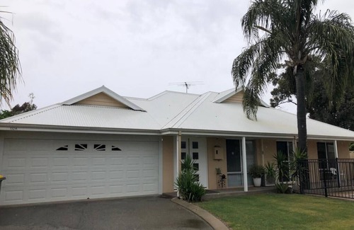 Bullsbrook House | Cheerful 4x2 house with Swimming pool at front yard and parking in the premises