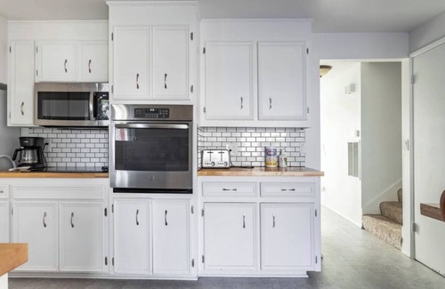 West End House | Cheerful beautiful home with fully fenced backyard in North Tacoma