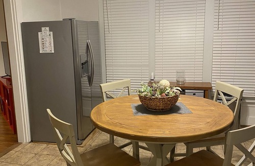 Columbus House | Cheerful Downtown 3 Bedroom home in the historic area of Columbus