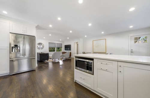 North Buckhead House | Cheerful mid-century modern Buckhead home