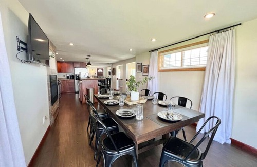 Cicero House | Cheerful Oneida Lake House