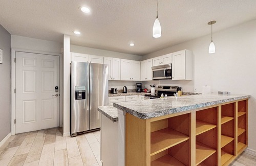 Homosassa House | Cheerful retreat with large patio, full kitchen, LTR welcome