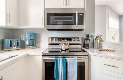 Colington Condo | Cheerful Sound Side Condo