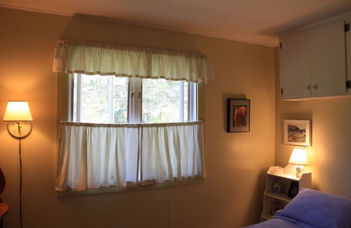 Southport Cottage | Cheerful Southport Island Waterfront Cottage, 'Tigin'