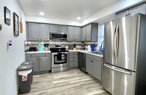 Appleton House | Cheerfully cozy 3BR residential home