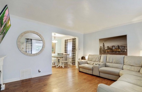 Norwood Park House | Cheery 2+bedroom home with free parking on premises