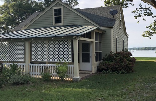 Wicomico Church Cottage | Cheery Waterfront Cottage w/Boat Dock