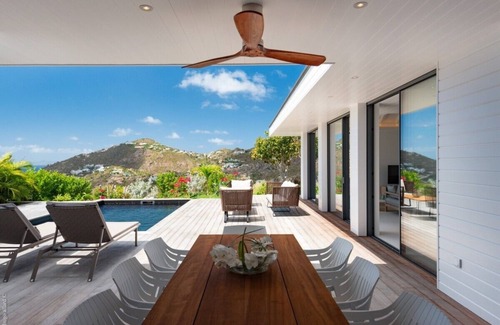 Gustavia Industrial Zone Villa | Chef included by Fantasia Villas: King Gustaf