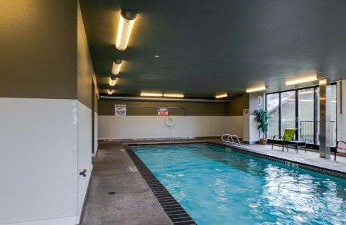 Chelan Apartment | Chelan Resort Suites - Lakeside Serenity #309