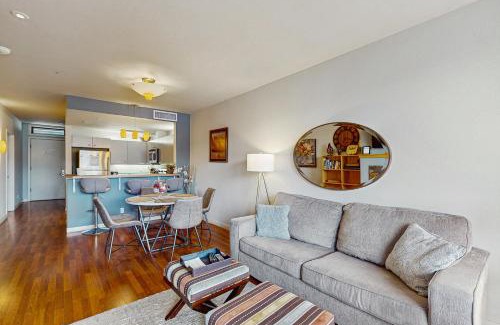 Chelan Apartment | Chelan Resort Suites - Lakeside Serenity #309
