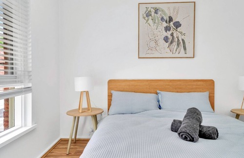 Cheltenham Villa | Cheltenham Delight - Renovated Two Bedroom Unit
