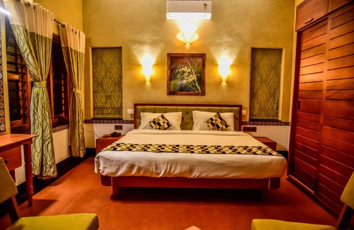 Kalpetta Hotel | Chembra Adobe