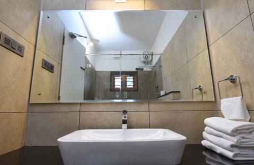 Kalpetta Hotel | Chembra Adobe