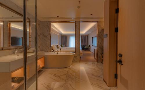 Mang Yang Hotel | CHENG SHUANG PHOENIX HOTEl凤凰成双酒店