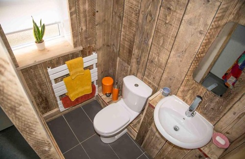 Cleethorpes Apartment | Chequer - seafront 1 bed ground floor garden flat