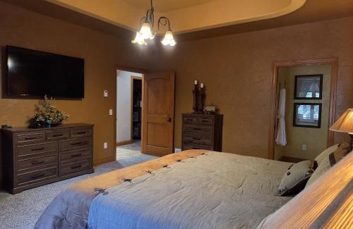 Custer House | Cherry on top lodge