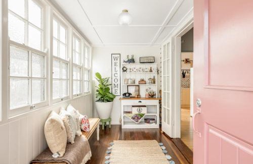 Toowoomba House | Cherry Tree Cottage! CBD Magic!
