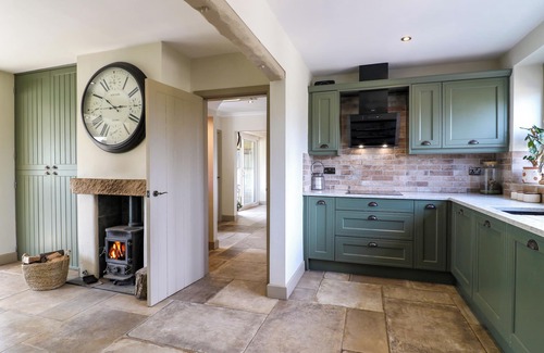 Stonedge House | CHERRY TREE FARM, family friendly, with hot tub in Chesterfield