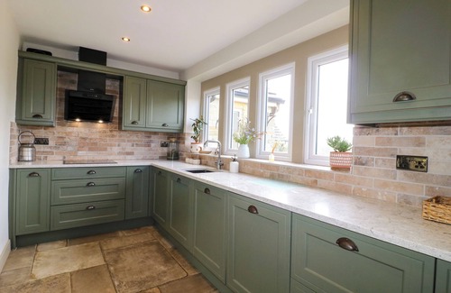 Stonedge House | CHERRY TREE FARM, family friendly, with hot tub in Chesterfield