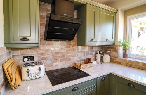 Stonedge House | CHERRY TREE FARM, family friendly, with hot tub in Chesterfield