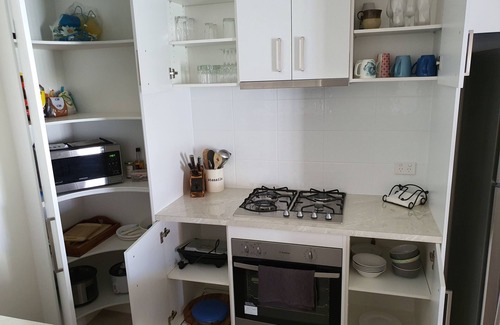 Mildura House | Cherry Villa 3: Luxurious 3BR Inner City Townhouse. Free WIFI.