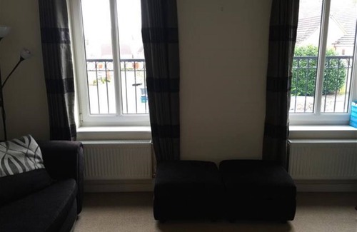 Newcastle-Under-Lyme House | Chervil View – Private Twin Bedroom with shared facilities