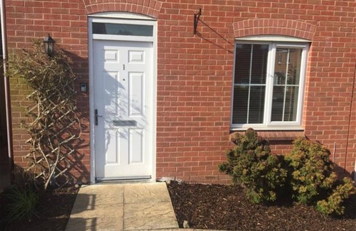 Newcastle-Under-Lyme House | Chervil View – Private Single Bedroom with shared facilities