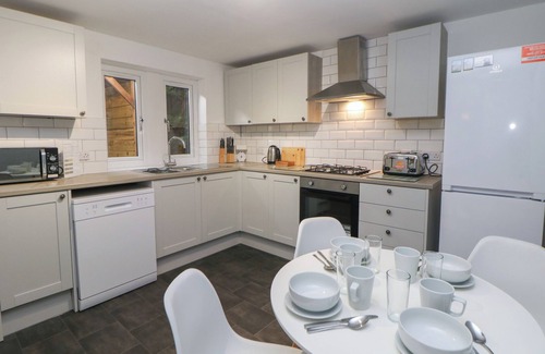 Castleton House | CHESHIRE HOUSE, pet friendly in Castleton, Peak District