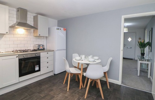 Castleton House | CHESHIRE HOUSE, pet friendly in Castleton, Peak District