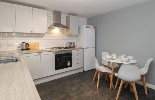 Castleton House | CHESHIRE HOUSE, pet friendly in Castleton, Peak District