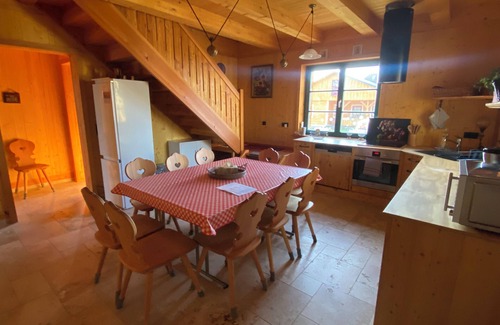 Blankenburg Cottage | Chestnut house by the lake near the Louvine for 12 guests with outdoor sauna and whirlpool