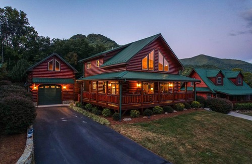 Maggie Valley Cabin | Chestnut Lodge ~ Fall Color ~ New Cabin by Willow Tree Cabins