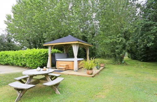 Bungay House | Chestnut Tree Barns - Seven Bedroom House, Sleeps 14