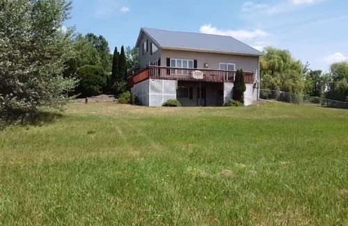 New Auburn House | Chetek Country Home 4 bedroom/3 bathroom 4 acre property (Sleeps 15)