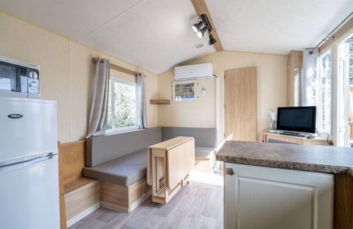 Port-la-Nouvelle House | Chez Claude - Clim' with Shared Pool, Private Terrace and Air Conditioning
