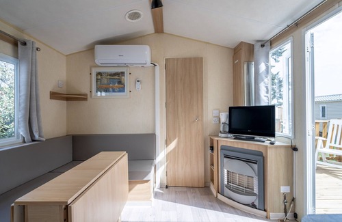 Port-la-Nouvelle House | Chez Claude - Clim' with Shared Pool, Private Terrace and Air Conditioning