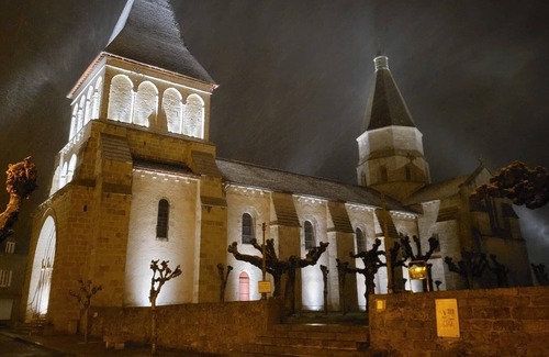 Ceyroux Cottage | Chez Fenz Ferme et gite Private lake and gite surrounded by 70 acres of nature