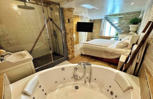Les Patis House | Chez Millouz - Semi-troglodyte triplex