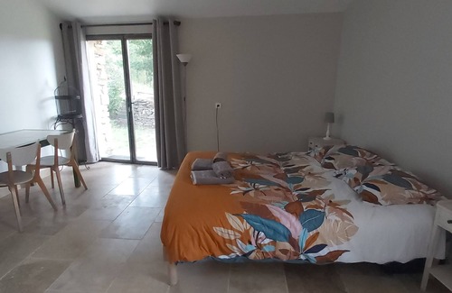 Grignan Other | Chez Pascal gîte studio with garden and parking