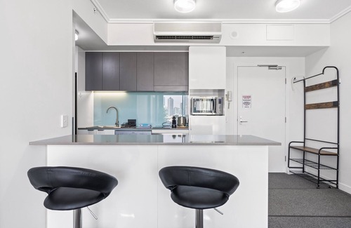 Fortitude Valley Apartment | Chic 1 Bed Inner-City Retreat with Pool and Views