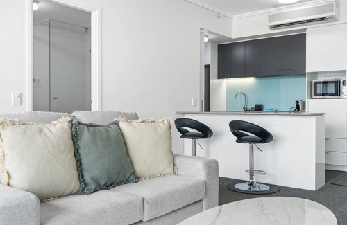 Fortitude Valley Apartment | Chic 1 Bed Inner-City Retreat with Pool and Views