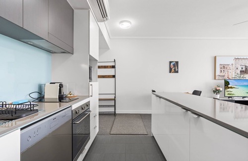 Fortitude Valley Apartment | Chic 1 Bed Inner-City Retreat with Pool and Views