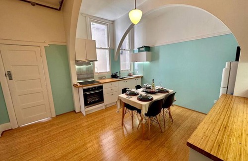 Kings Cross Apartment | Chic 1-Bed unit at Potts Point