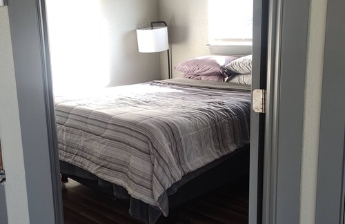 Castle Rock Apartment | Chic 1-bedroom apartment with AC, WiFi in amazing Castle Rock.