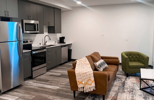 Lincoln Park Apartment | Chic 1BR Art District Hideout