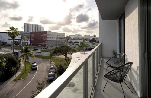Northeast Miami Apartment | Chic 1BR condo with pool and gym in Design District